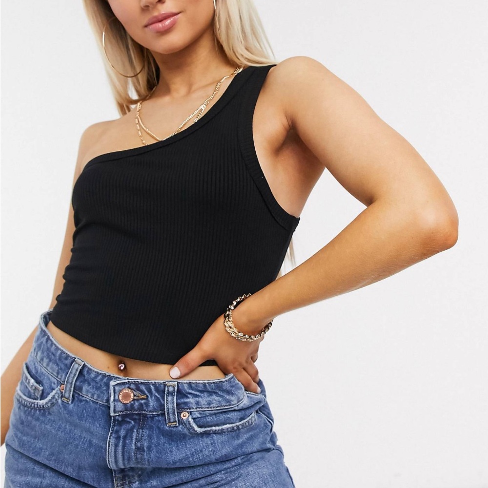 One shoulder, crop top